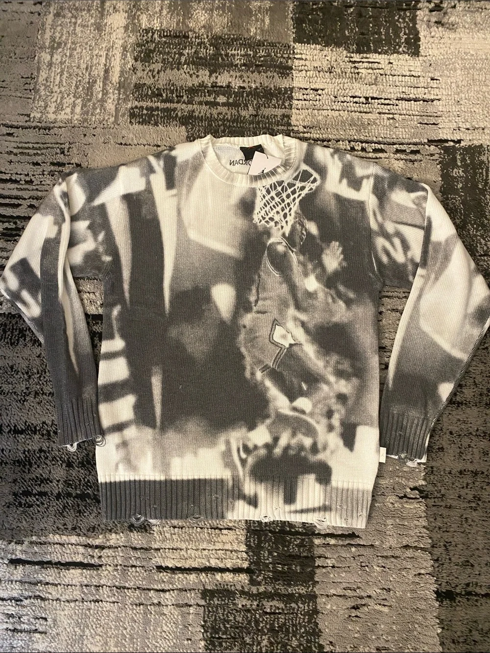 New Men’s Air Jordan Print Knit Loose Fit Sweater Sail/Grey HQ1635 - Picture 1 of 7